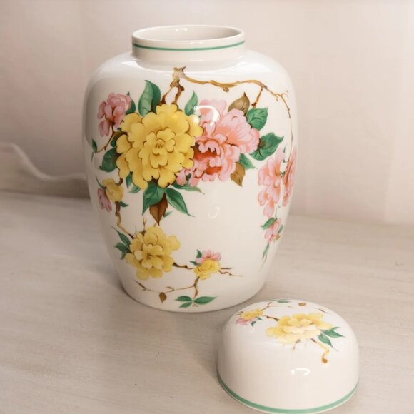 Vintage Kaiser West Germany Large White Floral Ceramic Lidded Ginger Jar - Picture 4 of 6